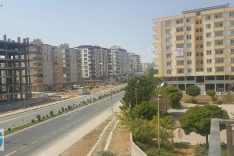Öz ÇİLOĞLU GAYRİMENKUL'DEN Birecik Yolu Üzeri 175 M'2 3+1 Daire.
