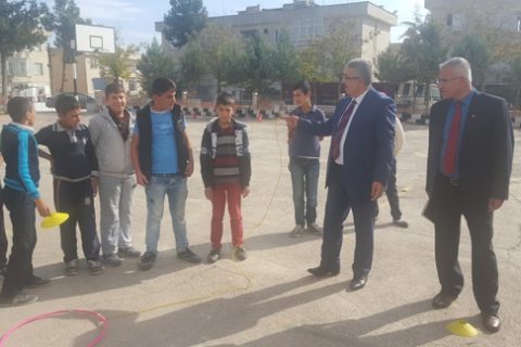 İlçe Milli Eğitim Müdürümüz Cengiz GÜNDEŞ´ten Hatice Kamil Pekmez ilk/Orta okuluna Zi