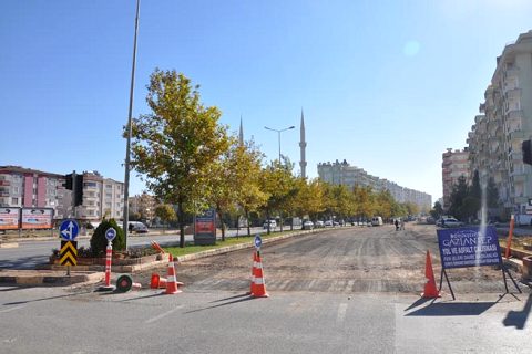 Asfalt ekipleri çalişmalari sürüyor