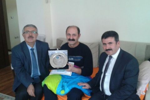 İlçe Milli Eğitim Müdürü Cengiz GÜNDEŞ Emekli Öğretmenimiz Hüseyin ATMACA´yı Ziyaret 
