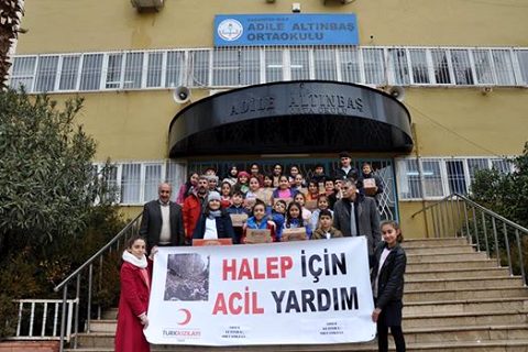 Suriyeli çocuklar için şeker aldilar