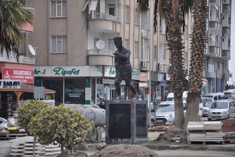 Atatürk büstü yeni yerinde