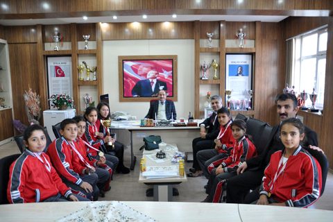 Köy okulu öğrencilerinin büyük başarisi