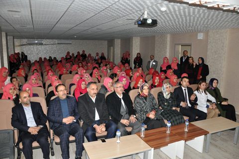Akdoğan imam hatip liselileriyle buluştu