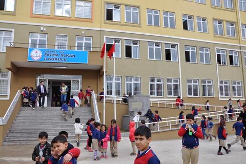 6 derslikli okuldu 27 derslikli oldu