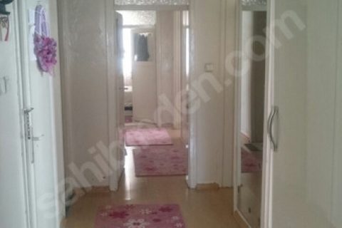 Öz ÇİLOĞLU GAYRİMENKUL'DEN Emniyet Trafik Civarı Ara Kat Daire..