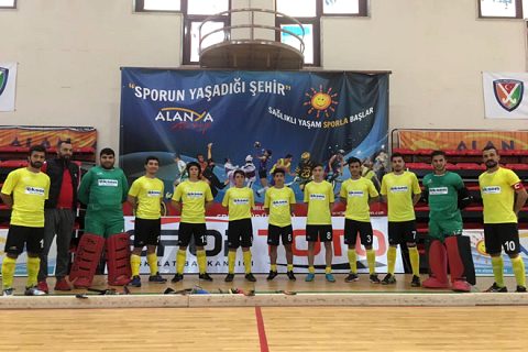 Nizipin salon hokeyi başarisi