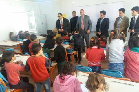 Kaymakam Nizip-1 Çadırkentte okul ziyaretlerinde bulundu.