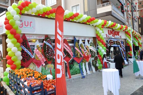 Uğur market 4 üncü şubesini açti