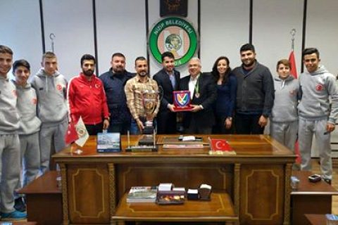Sporculardan akdoğana teşekkür ziyareti