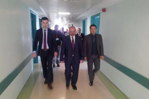 Aykut hastaneyi ziyaret etti