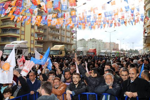 şoförlerlerden ak parti seçim bürosu açilişina büyük katilim