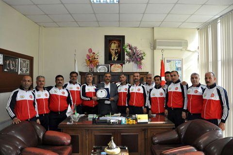 Muhtar spordan odalara ziyaret