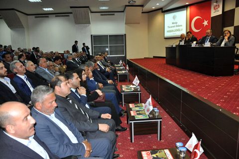 Ak parti heyeti nizip ticaret odasinda işadamlariyla buluştu