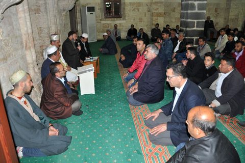 Merhum alparslan türkeş için mevlit okutuldu