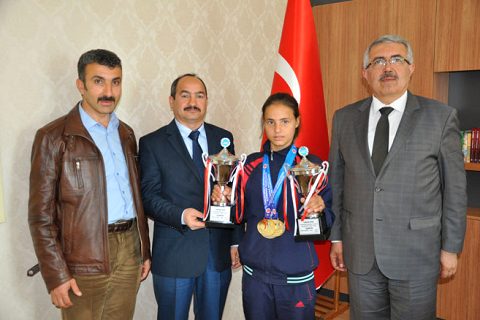 Nizipli sporcunun uluslararasi şampiyonluğu mutlu etti