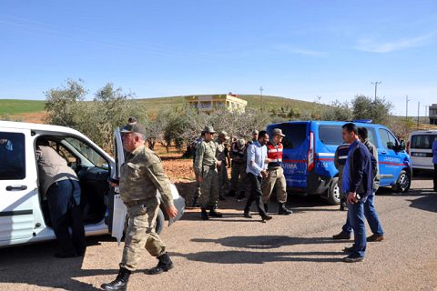 Kontrol noktasindan kaçan otomobilden polise ateş 1 i yarali  2 gözalti