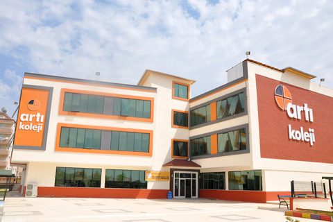 Arti koleji nden ödüllü halk koşusu