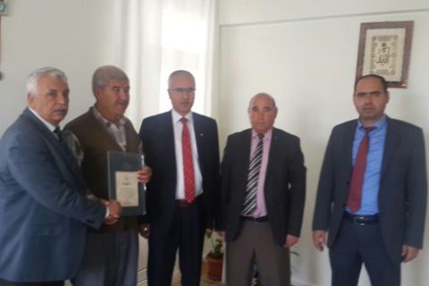 Emekli Öğretmenlerimize Hizmet Şeref Belgesi verildi.