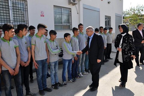 Akdoğan mesleki eğitim merkezini ziyaret etti