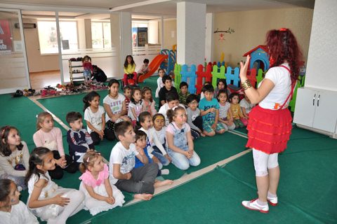 Mana avm de tiyatro etkinliği