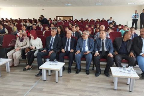 Trafik ve İlk Yardım Haftası programı Ali Alkan Ortaokulu Konferans salonunda yapıldı