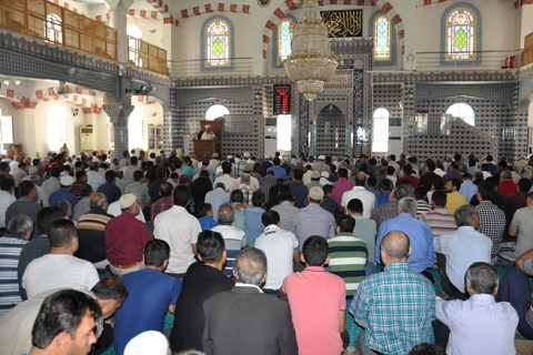 Ramazan ayinin ilk cuma namazi kilindi