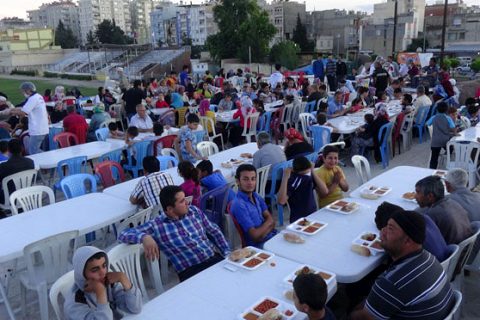 Iftar yemeğine ilgi büyük