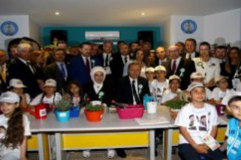 Geleceğimi koruyorum projesinin resim yarişmasi il birincisi ilçemizden...