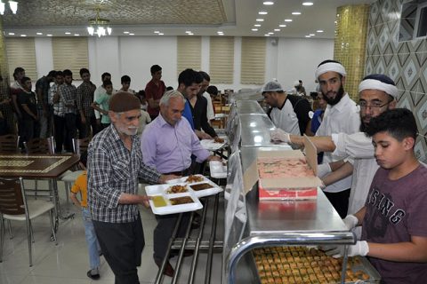 Külliyede iftar yemeği
