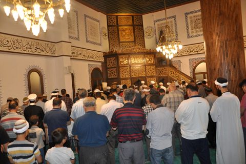 Haci fatma mehmet cankesen külliyesinde teravih heyecani