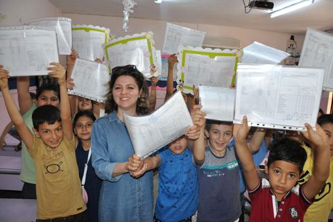 öğrencilerin karne heyecani