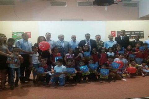 özel eğitim sinifi öğrencileriyle karne sevinci