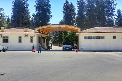 Asri mezarlikta bayram temizliği