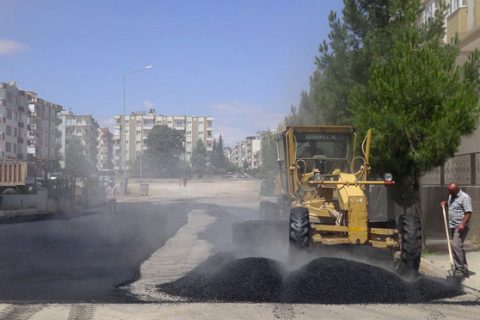 Asfalt çalişmasi sürüyor