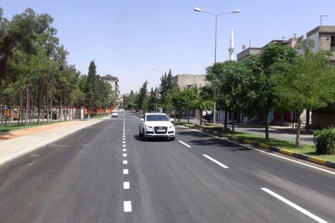 Yol çizgileri yenileniliyor