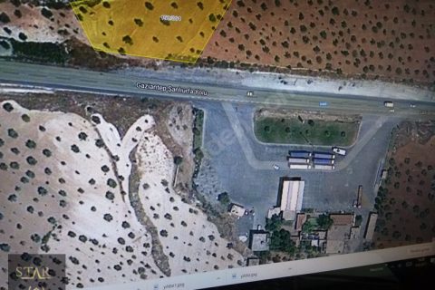 Gaziantep-Nizip karayolu (D-400) üzerinde yola sıfır arsalar
