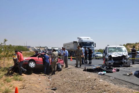 Nizip te trafik kazasi 5 ölü 2 yarali