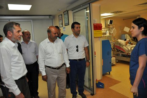 Sağlik bakanliği heyetinden hastaneye bayram ziyareti