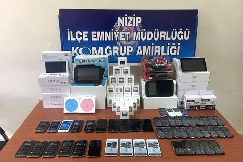 Nizip te kaçak cep telefonu ele geçirildi