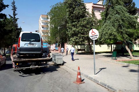 Trafik ekipleri uygunsuz parklara müsaade etmedi
