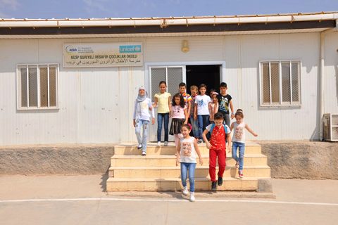 Suriyeli öğrencilerde ders başi yapti