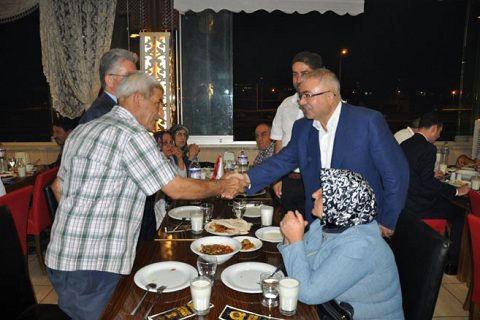 Gaziler ve yakinlari yemekte bir araya geldi