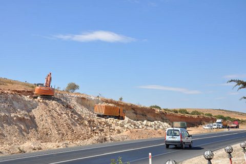 Yol çalişmasi başladi