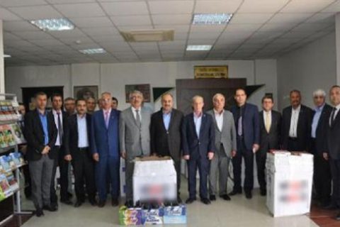 Nizip Ticaret Borsasından öğrencilere 2 bin çift ayakkabı