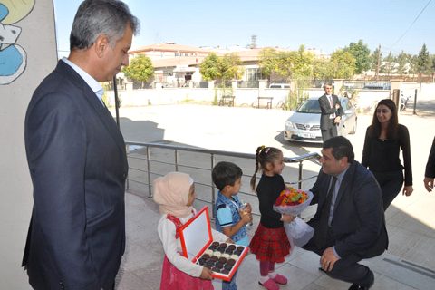 Türk hava kurumu ndan minik öğrencilere hediye