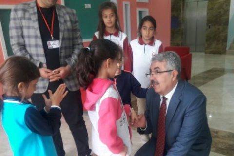 İlçe Milli Eğitim Müdürü Sayın Cengiz GÜNDEŞ´ten Özel Ayyıldız İlkokulu Ortaokuluna z
