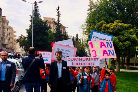 öğrencilerden kizilay a ziyaret