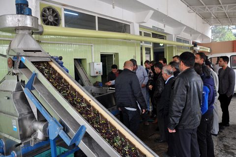 Suriyeli kursiyerlere uygulamali eğitim