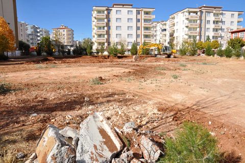 Nizip e yeni okullar yapiliyor